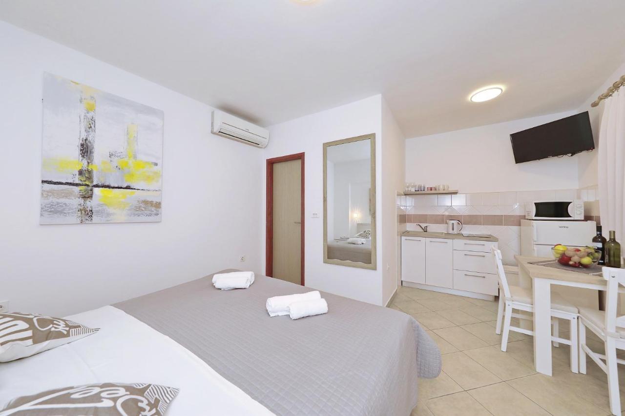 Apartmani Strpic ビオグラード・ナ・モル エクステリア 写真
