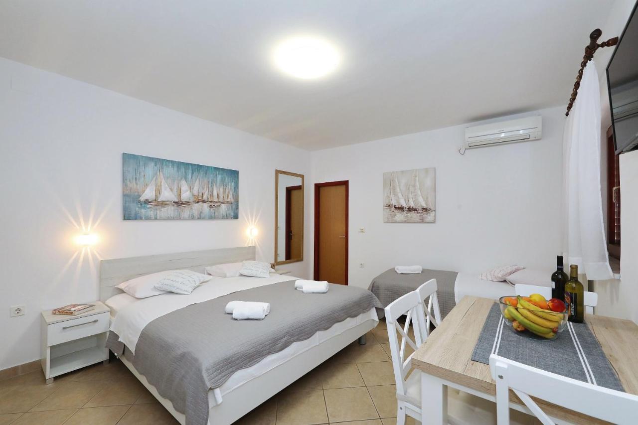 Apartmani Strpic ビオグラード・ナ・モル エクステリア 写真