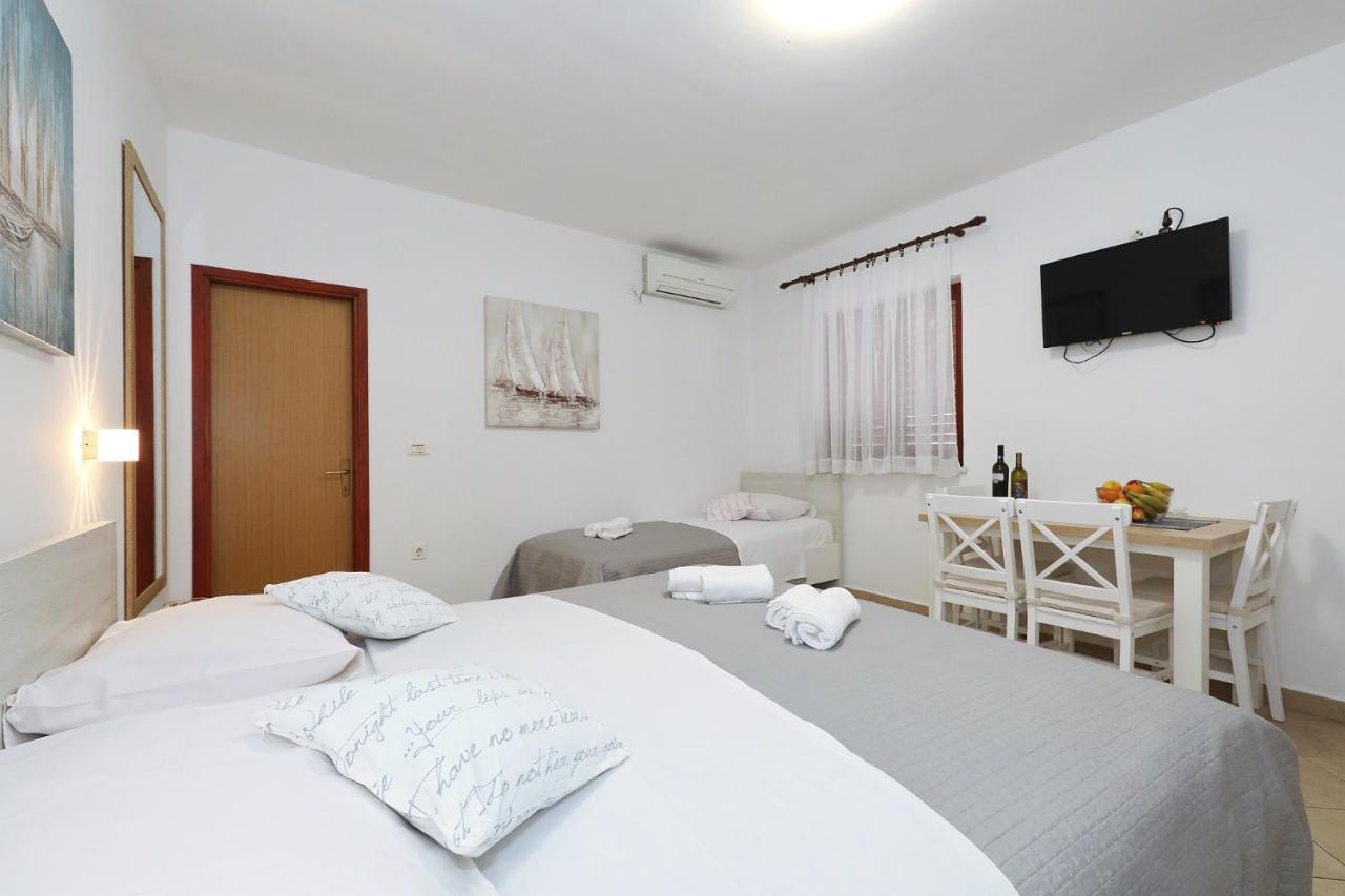 Apartmani Strpic ビオグラード・ナ・モル エクステリア 写真