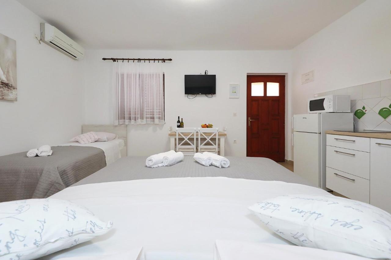 Apartmani Strpic ビオグラード・ナ・モル エクステリア 写真