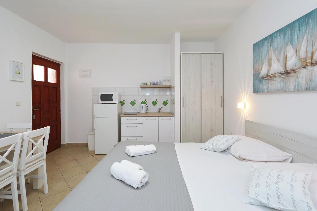 Apartmani Strpic ビオグラード・ナ・モル エクステリア 写真