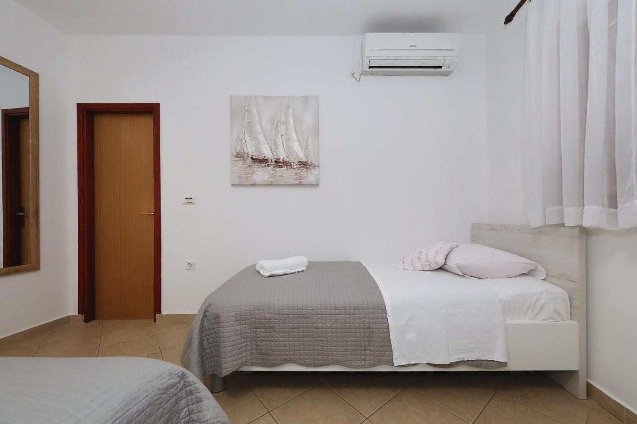 Apartmani Strpic ビオグラード・ナ・モル エクステリア 写真