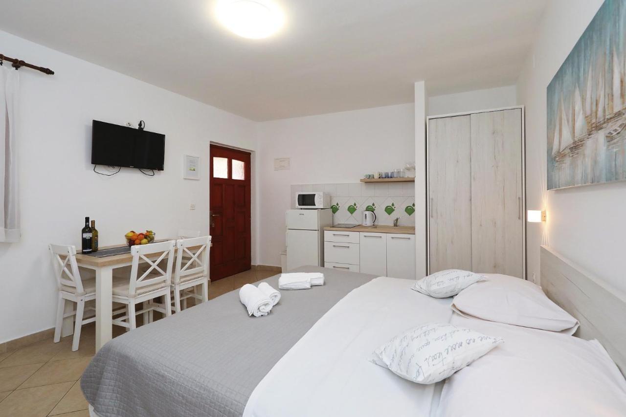 Apartmani Strpic ビオグラード・ナ・モル エクステリア 写真