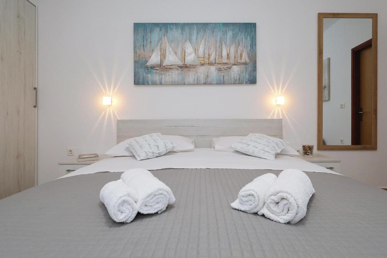 Apartmani Strpic ビオグラード・ナ・モル エクステリア 写真