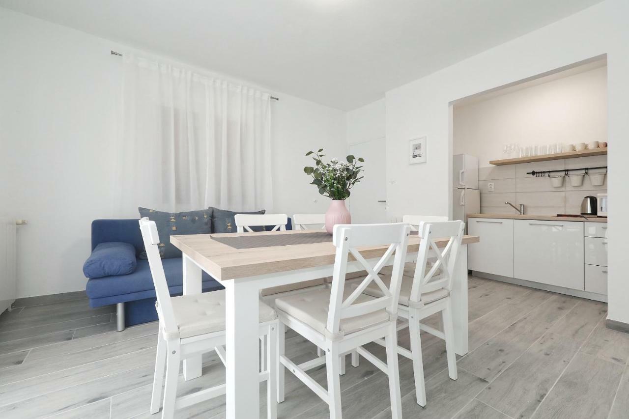Apartmani Strpic ビオグラード・ナ・モル エクステリア 写真