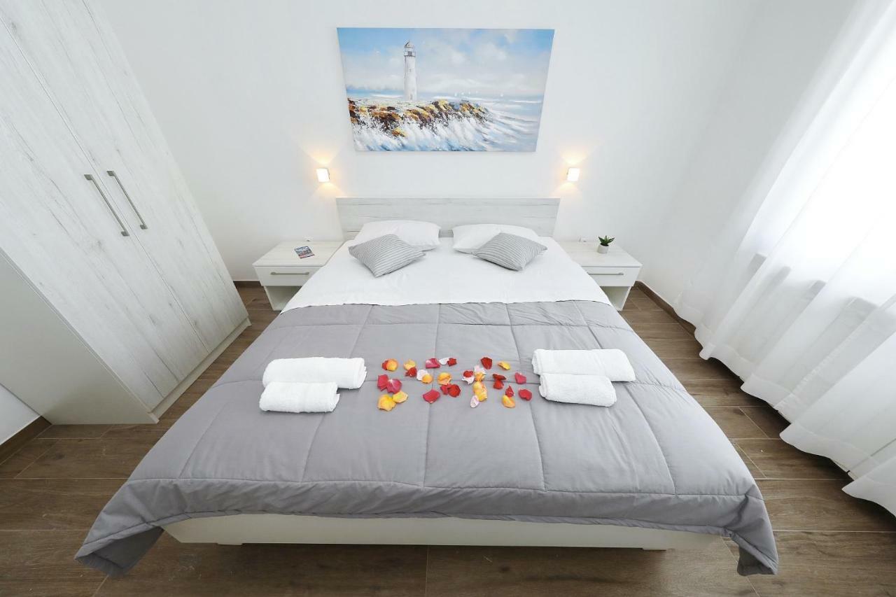 Apartmani Strpic ビオグラード・ナ・モル エクステリア 写真
