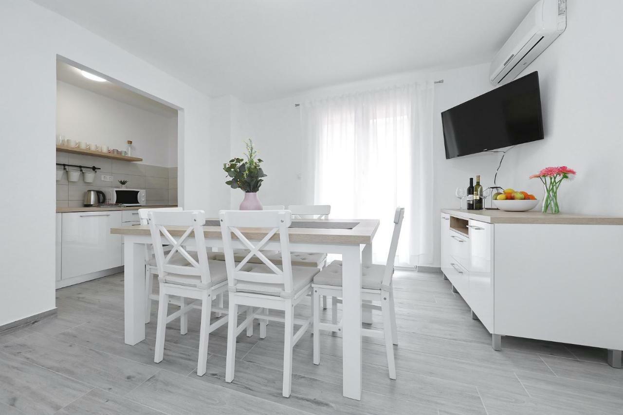 Apartmani Strpic ビオグラード・ナ・モル エクステリア 写真