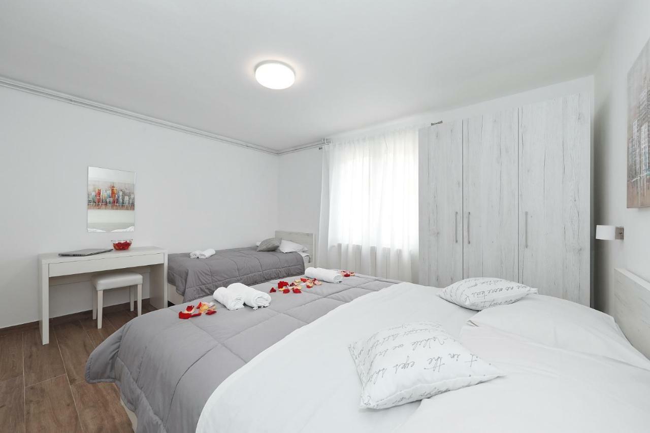 Apartmani Strpic ビオグラード・ナ・モル エクステリア 写真